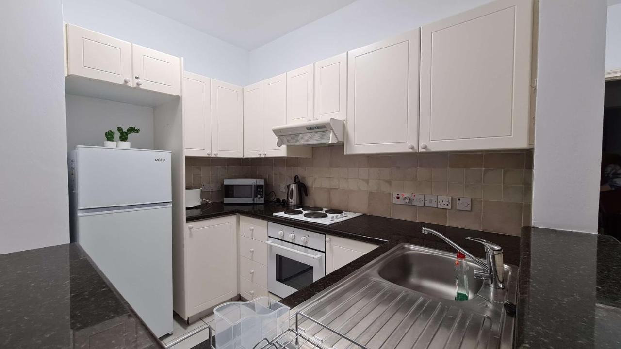 Sunny Limnaria Gardens 2 Bedroom Apartment Paphos Exterior foto